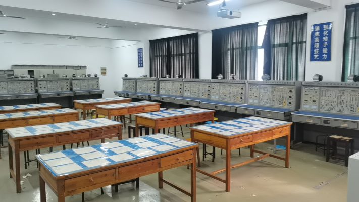 初中毕业读大专！2025安徽工业职院3 3升学班｜国家承认学历｜火热招生中-图1